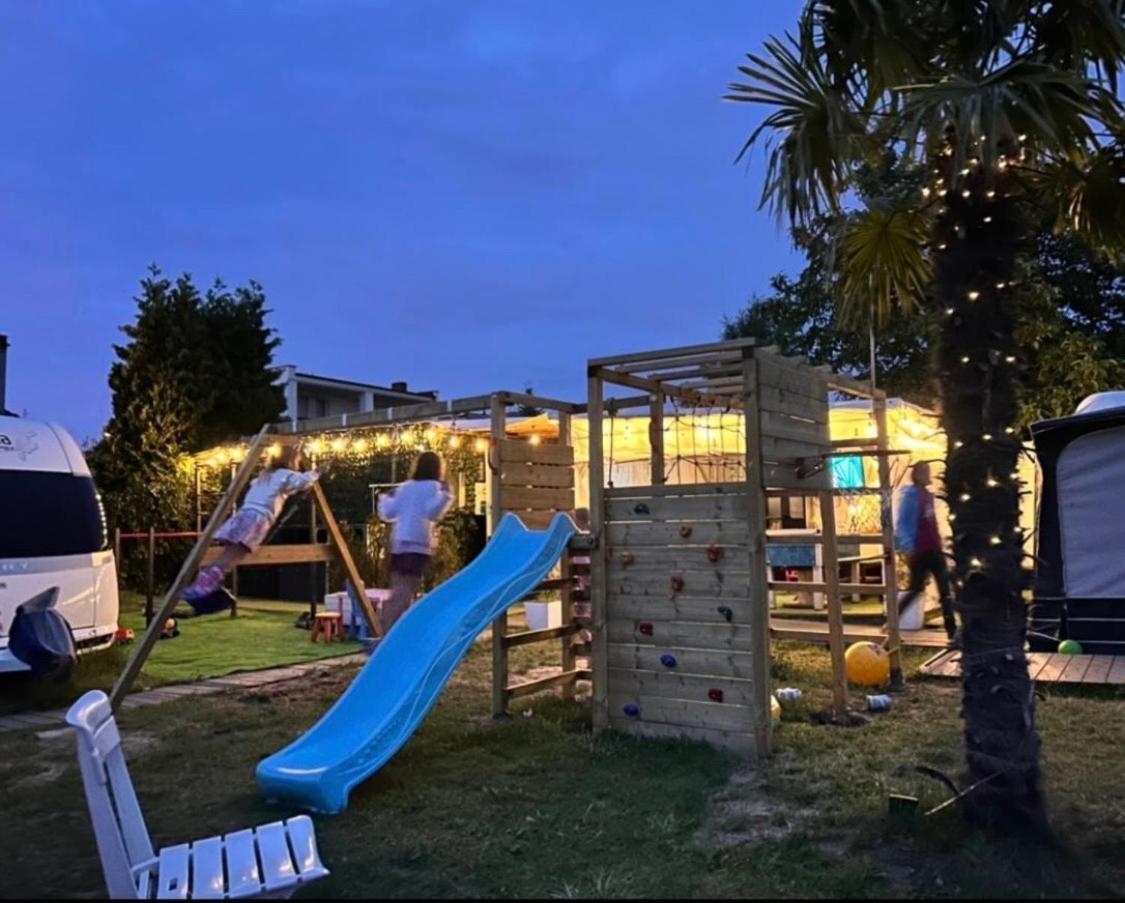 Campsite Przyczepa Surfzen Szkolka Kitesurfingu *